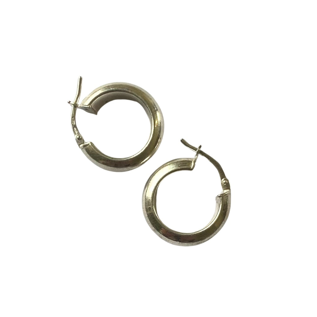 Elegant tiny hoop | silver