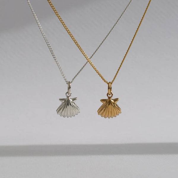 Silver clam pendant