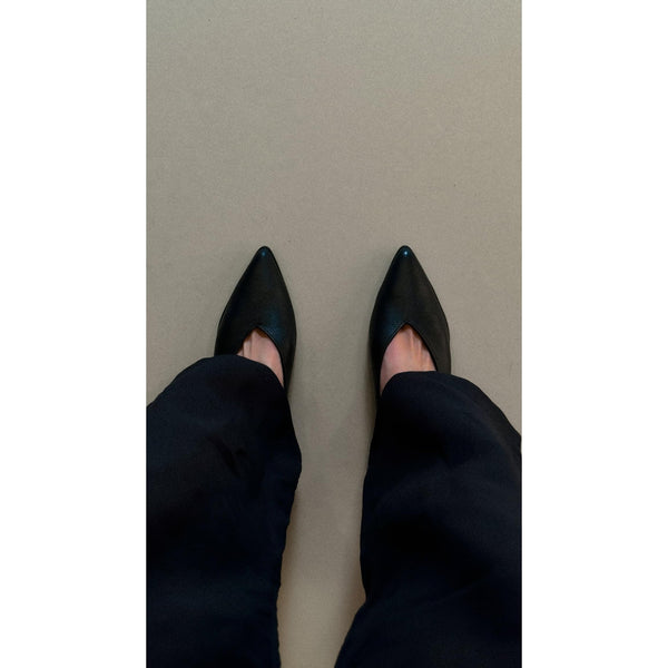 Elle - Pointed Pump | Black Leather