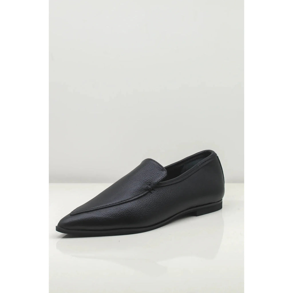 Pointed Moccasin | Black leather